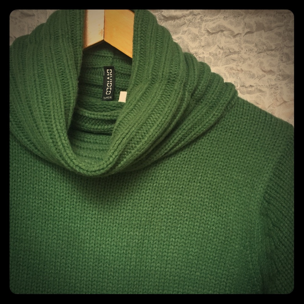 H & M Kelly Green Sweater